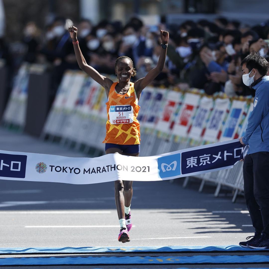Brigid Kosgei triunfando en el Maratón de Tokio 2022. WORLD ATHLETICS. Brigid Kosgei triunfando en el Maratón de Tokio 2022. WORLD ATHLETICS.