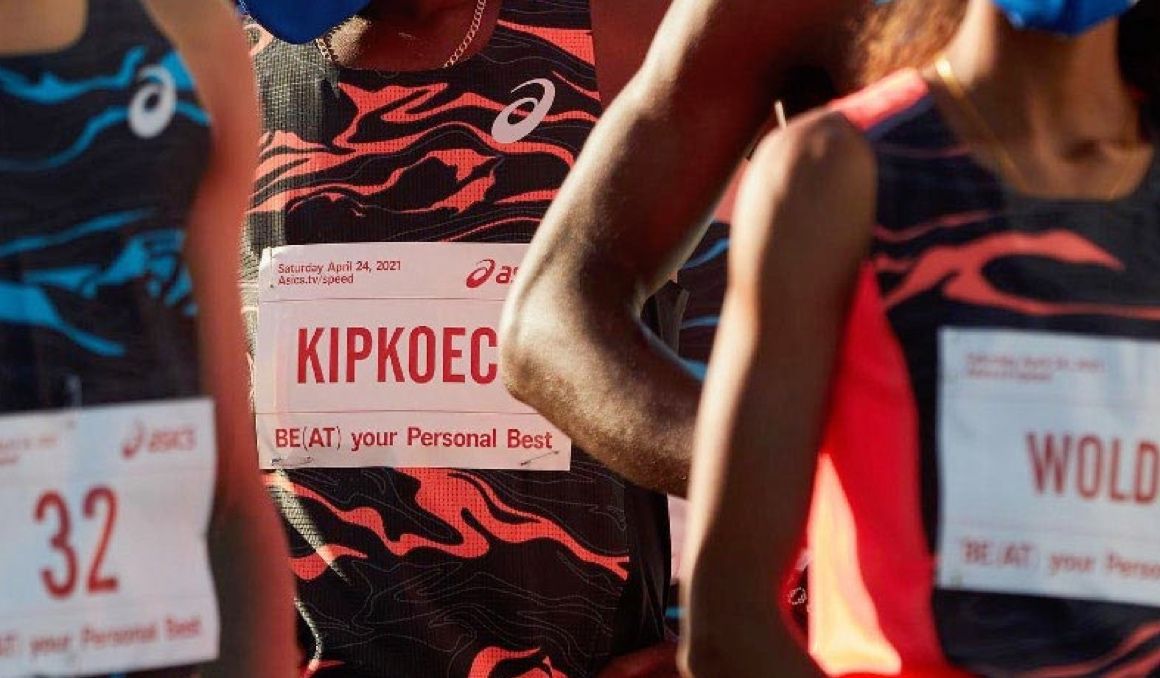 Uno de estos dorsales puede ser tuyo para el evento que ASICS está preparando en Málaga.
