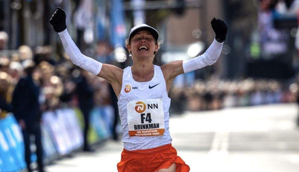 Nienke Brinkman en el NN Maratón de Róterdam 2022 donde consiguió una marca espectacular. NN RUNNING TEAM.