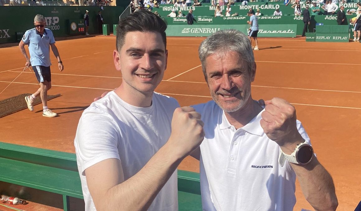 Martín Fiz, junto con su hijo, en el Masters 1000 de Montecarlo donde Alejandro Davidovich ha alcanzado la final.