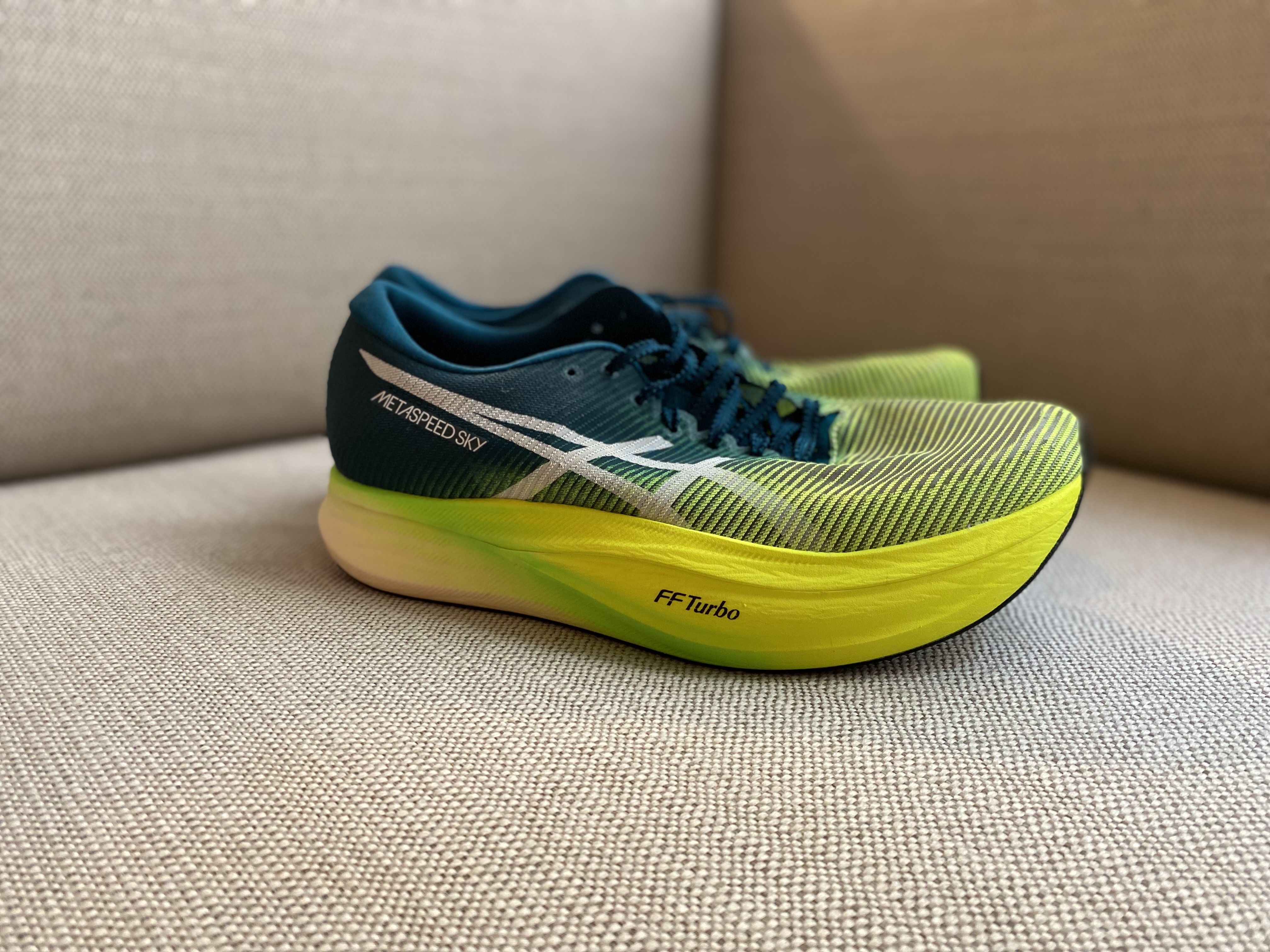 Detalles de la nueva ASICS Metaspeed Sky +