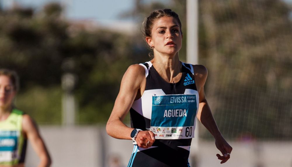 Águeda Muñoz hizo valer su poderos final para imponerse en los 2000 metros. SPORTMEDIA.