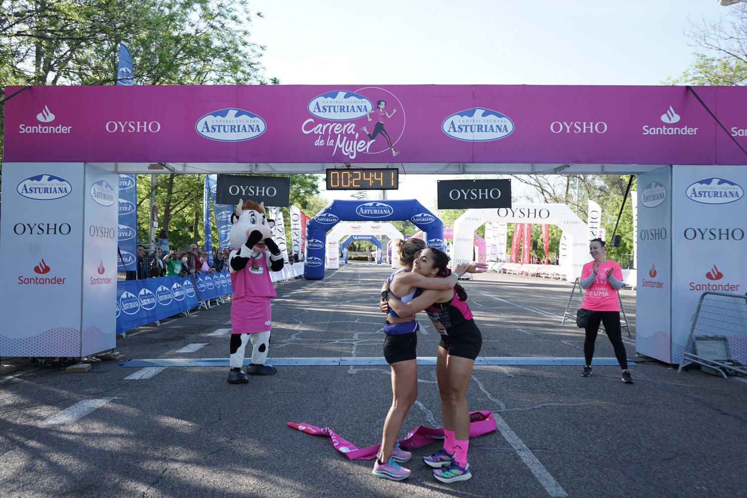 Todas las fotos de meta de la Carrera de la Mujer de Madrid 03072