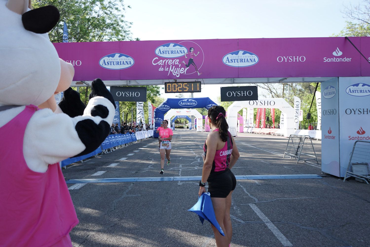 Todas las fotos de meta de la Carrera de la Mujer de Madrid 03073