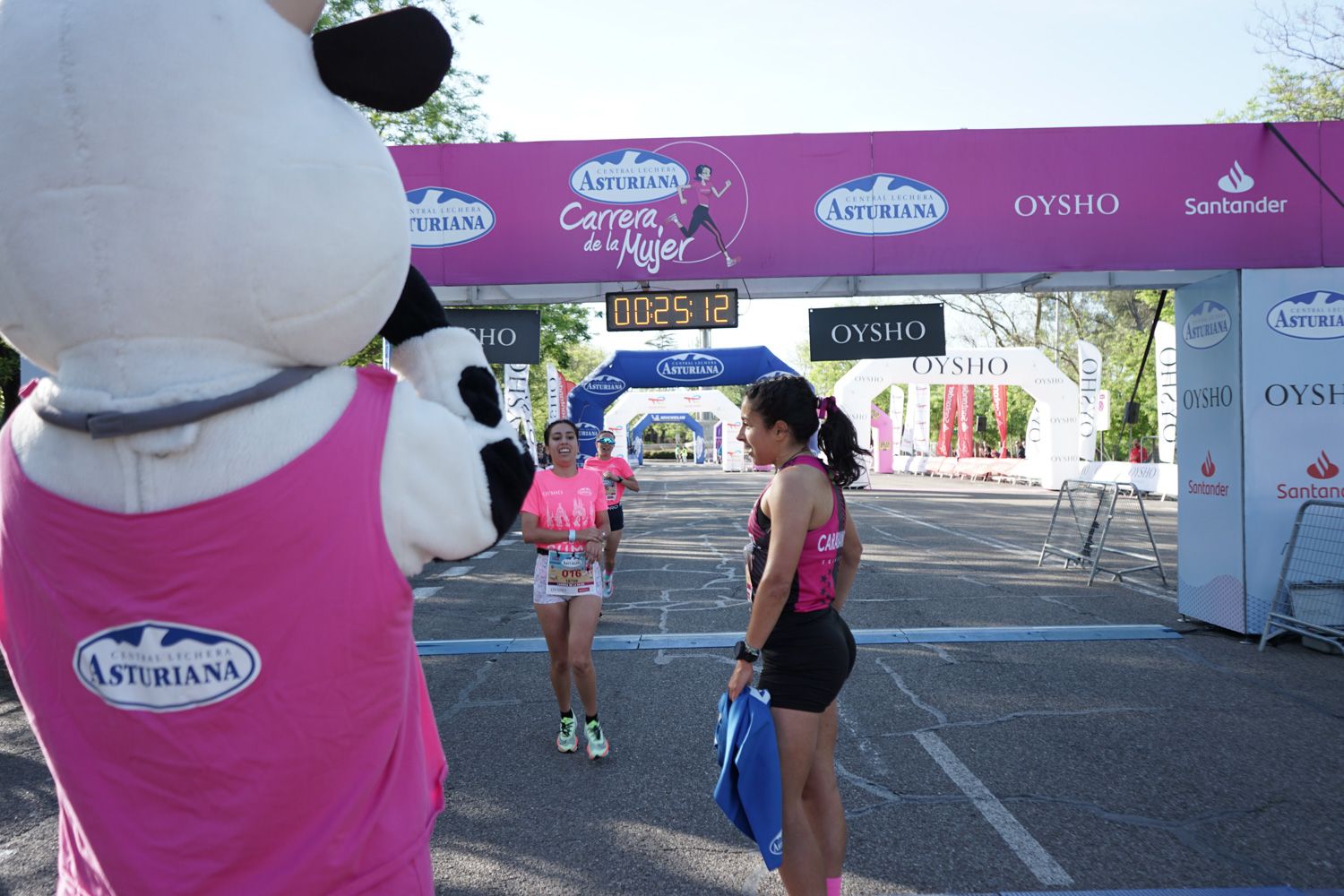 Todas las fotos de meta de la Carrera de la Mujer de Madrid 03074