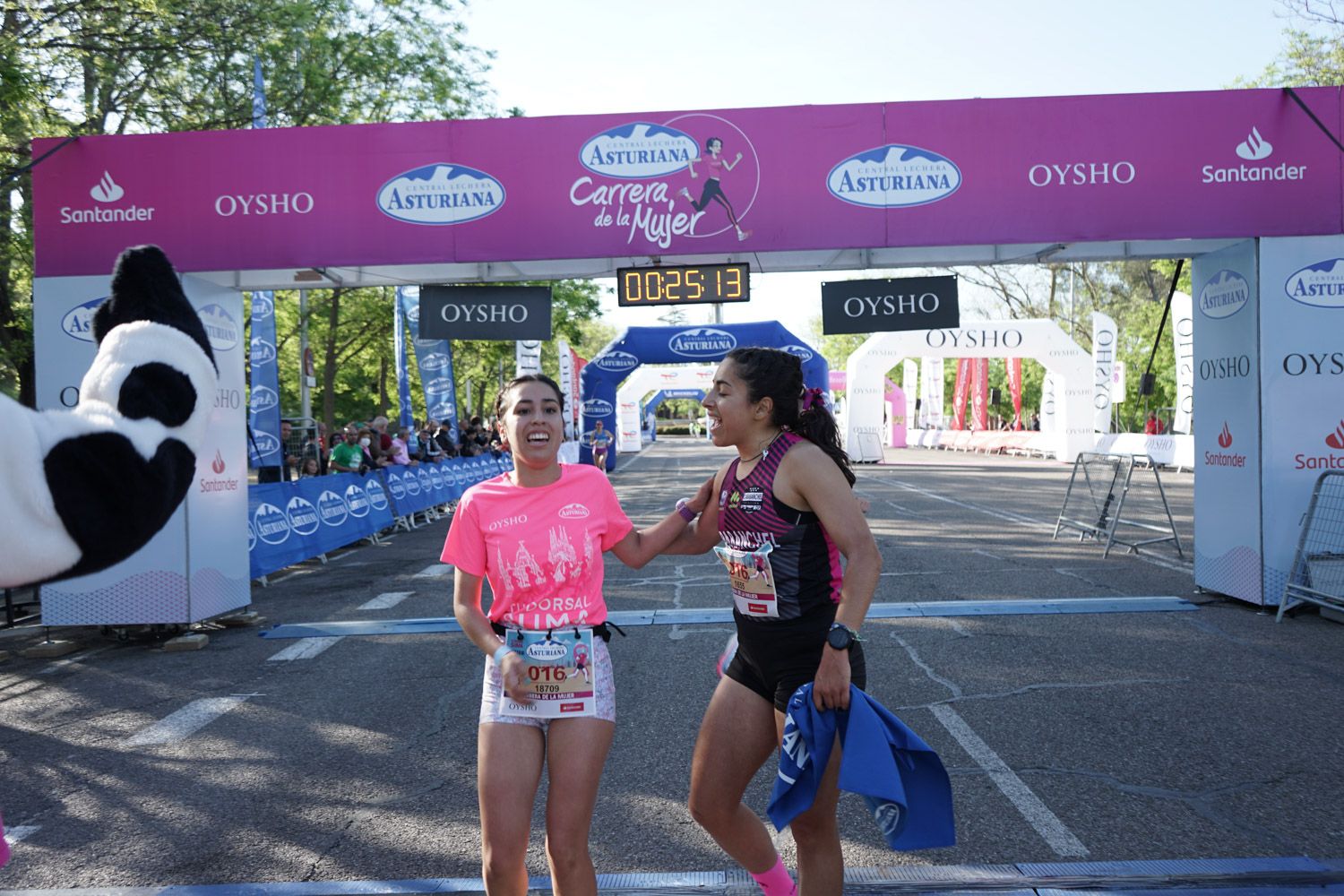 Todas las fotos de meta de la Carrera de la Mujer de Madrid 03075