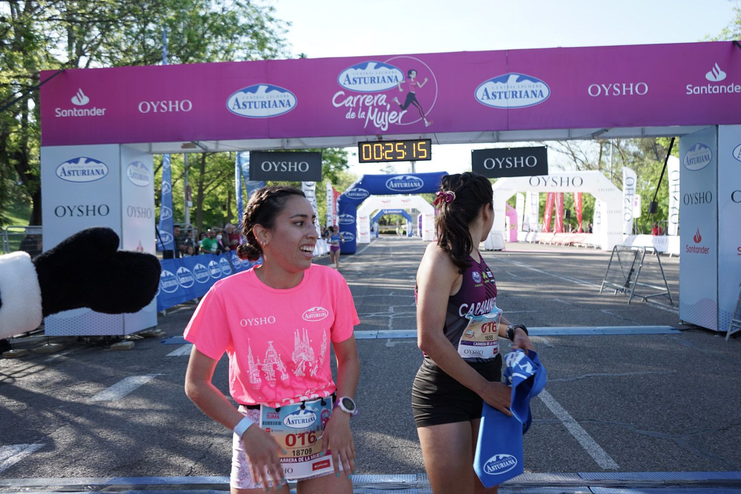 Todas las fotos de meta de la Carrera de la Mujer de Madrid 03076