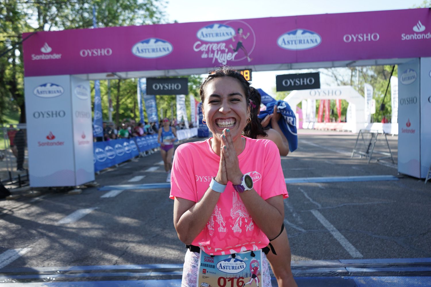 Todas las fotos de meta de la Carrera de la Mujer de Madrid 03077