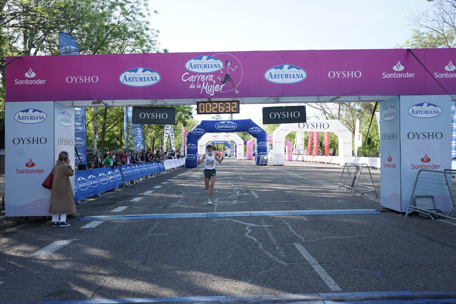 Todas las fotos de meta de la Carrera de la Mujer de Madrid 03082