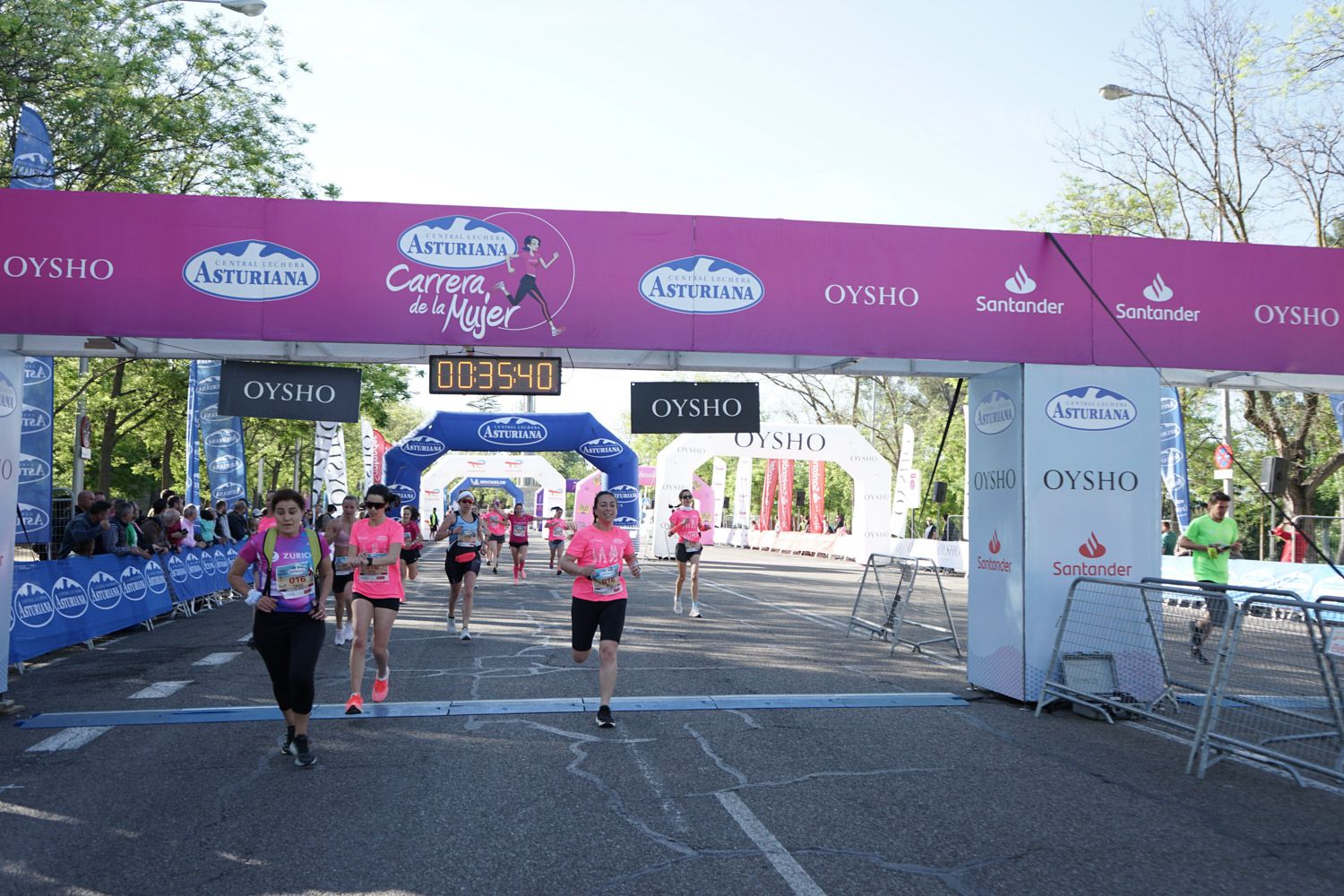 Todas las fotos de meta de la Carrera de la Mujer de Madrid 03176