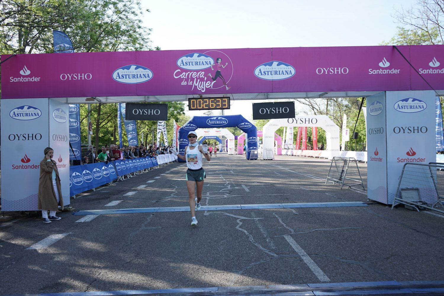 Todas las fotos de meta de la Carrera de la Mujer de Madrid 03083