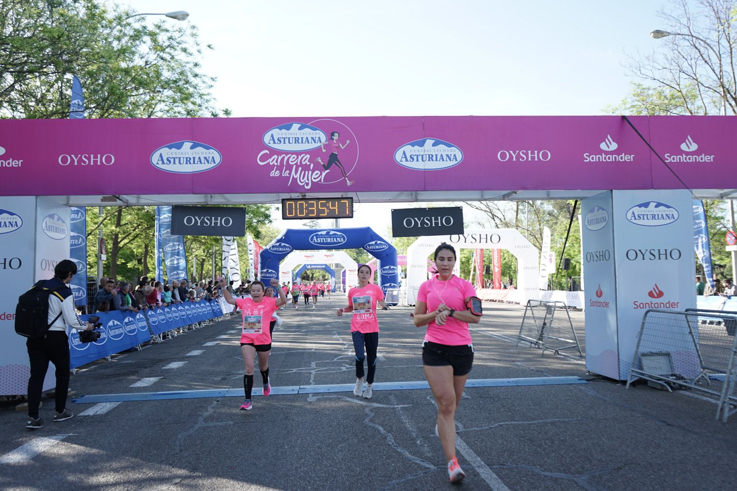 Todas las fotos de meta de la Carrera de la Mujer de Madrid 03178