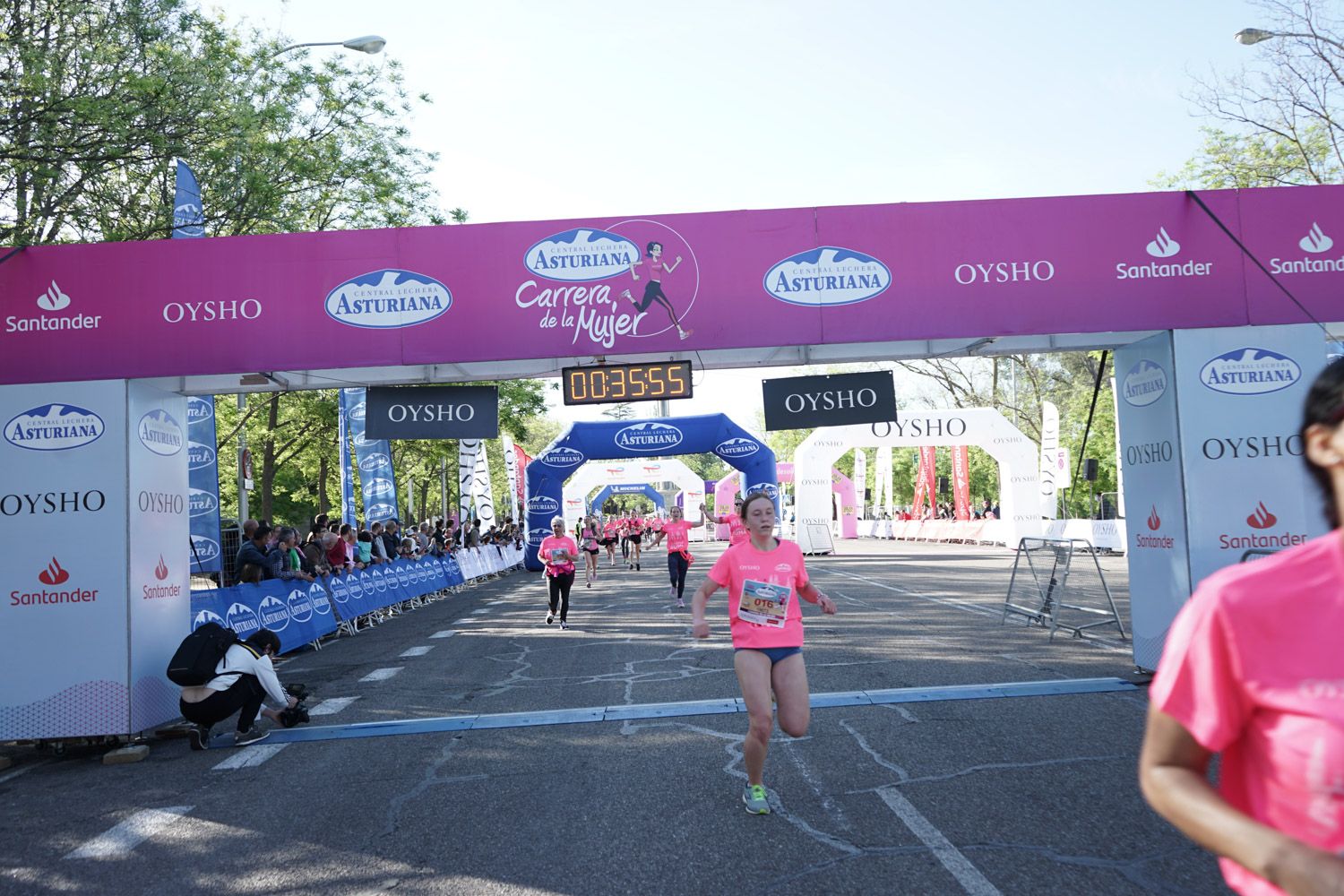 Todas las fotos de meta de la Carrera de la Mujer de Madrid 03180