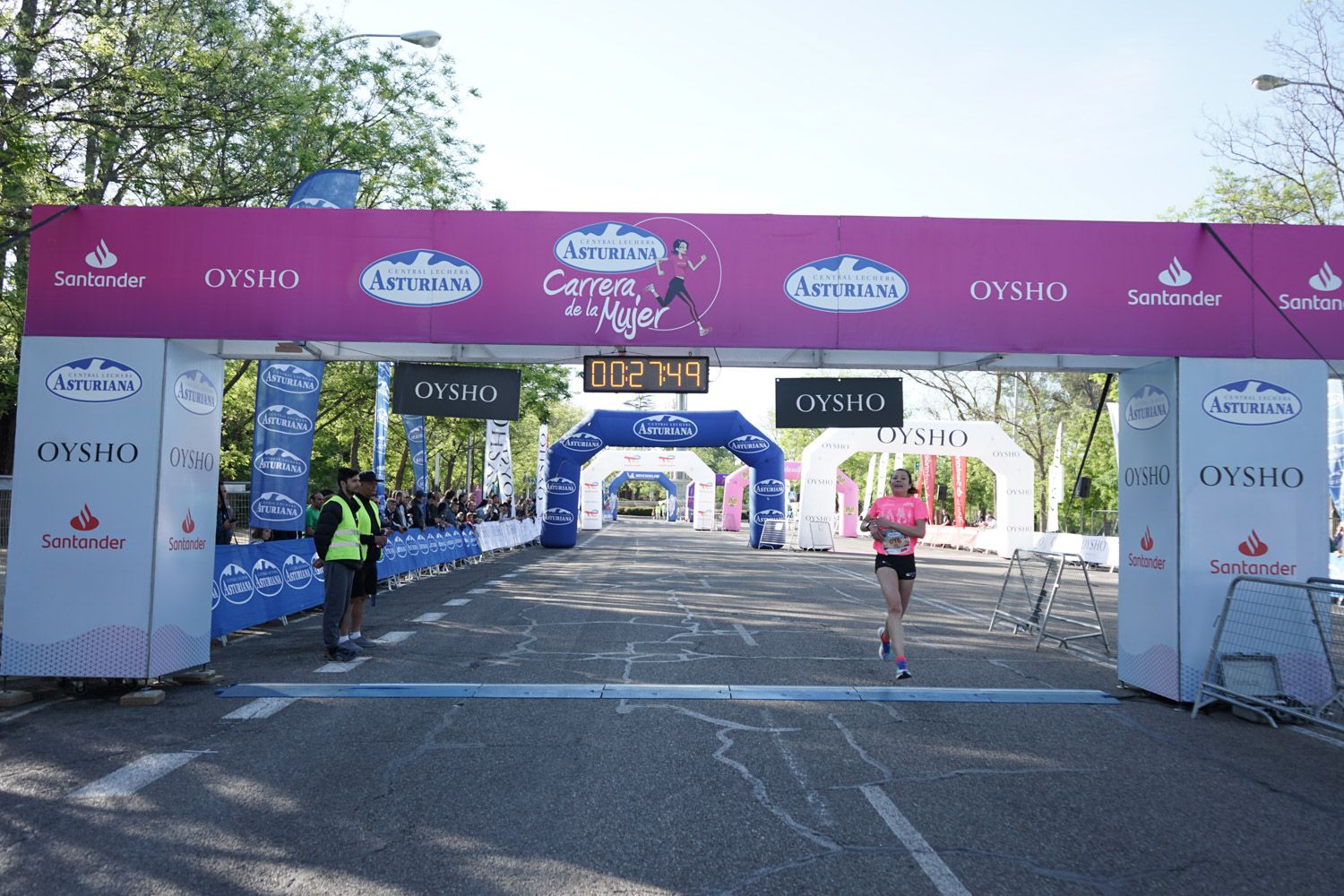Todas las fotos de meta de la Carrera de la Mujer de Madrid 03089