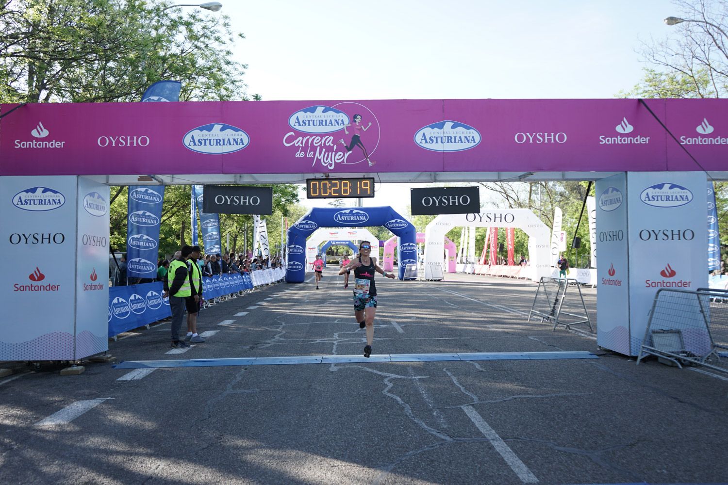 Todas las fotos de meta de la Carrera de la Mujer de Madrid 03090
