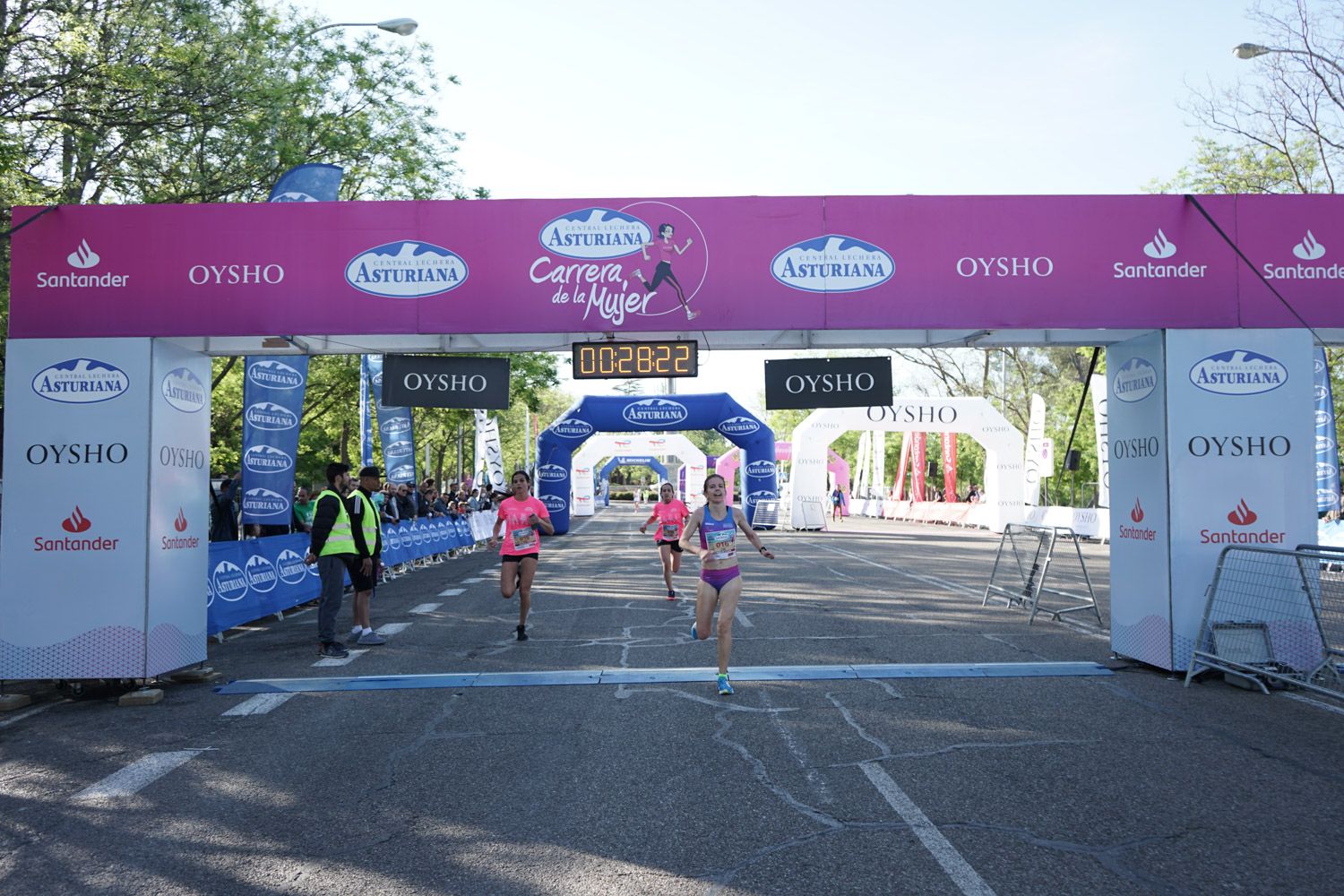 Todas las fotos de meta de la Carrera de la Mujer de Madrid 03091