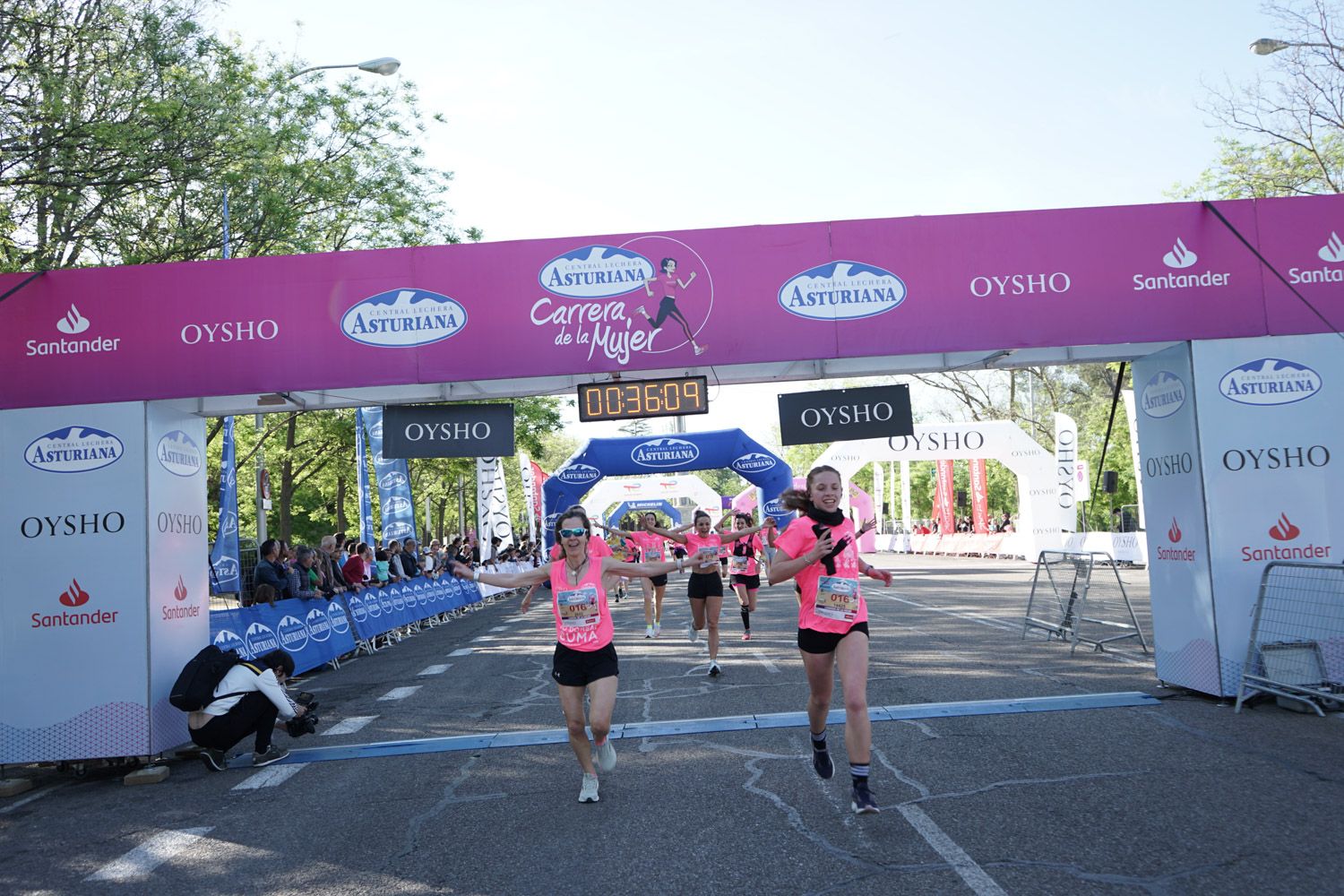 Todas las fotos de meta de la Carrera de la Mujer de Madrid 03185