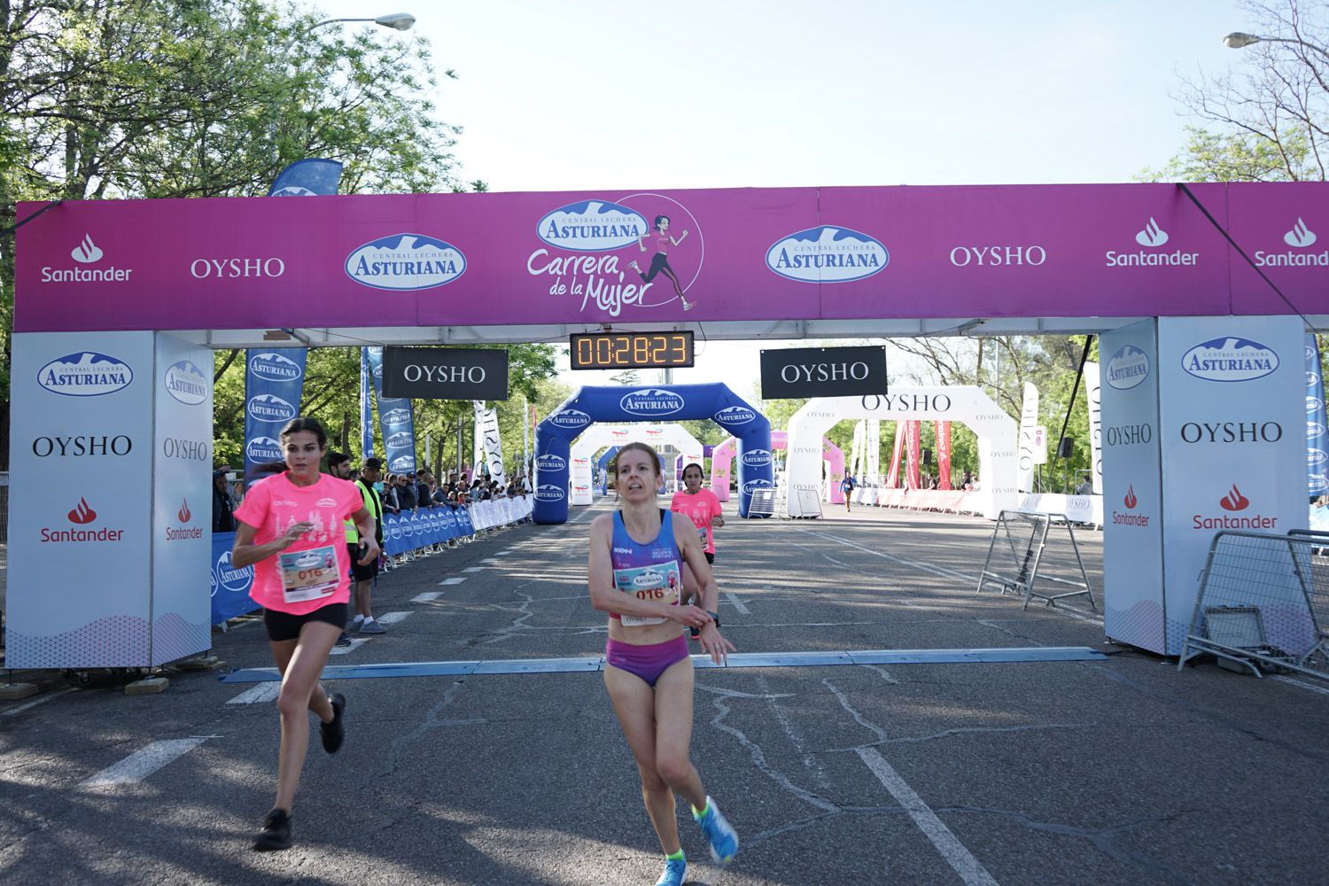 Todas las fotos de meta de la Carrera de la Mujer de Madrid 03092