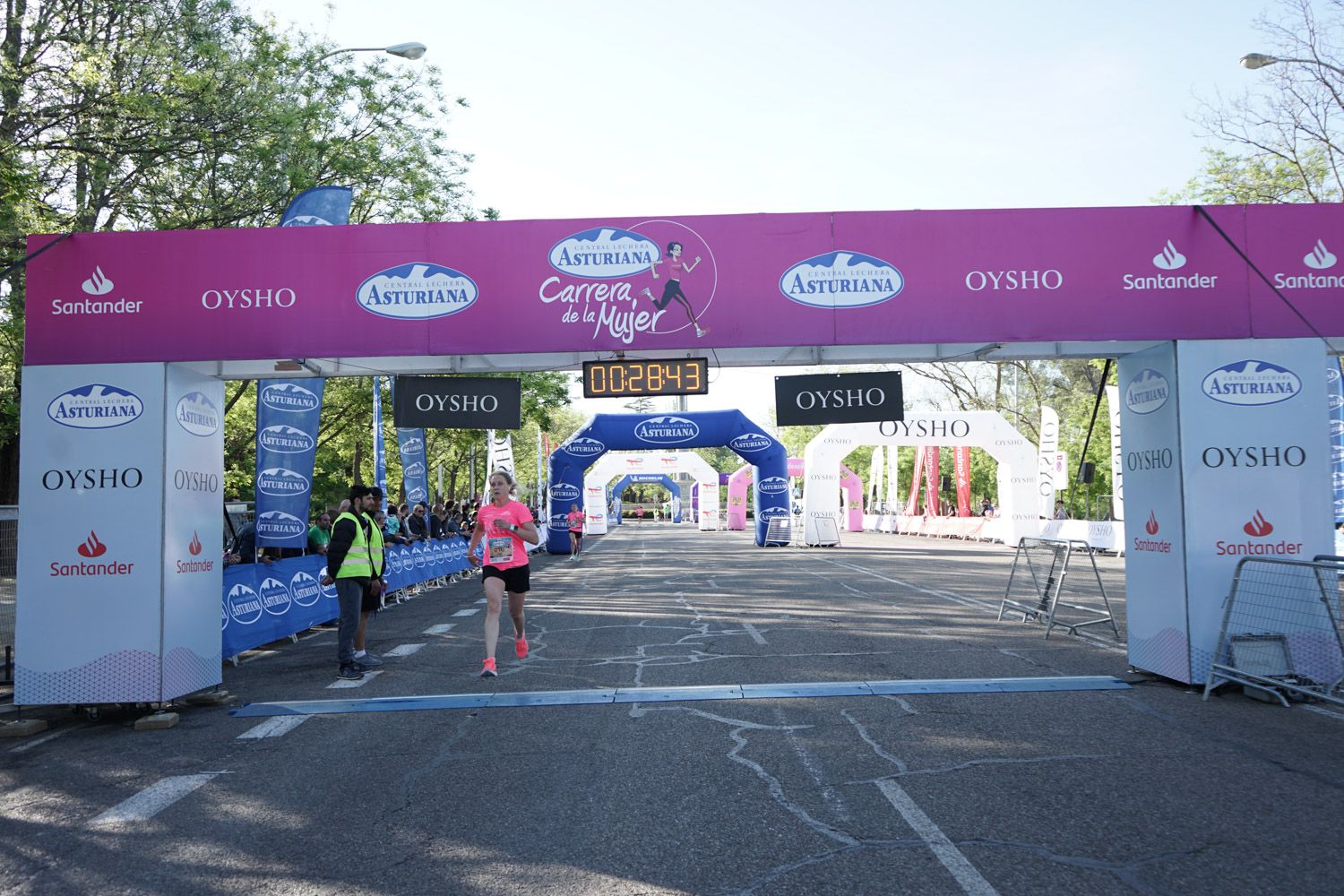 Todas las fotos de meta de la Carrera de la Mujer de Madrid 03094