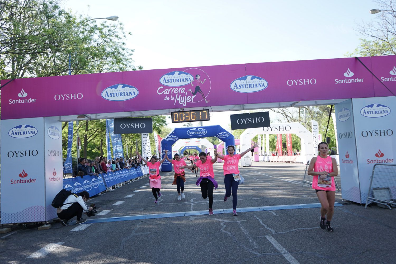Todas las fotos de meta de la Carrera de la Mujer de Madrid 03188
