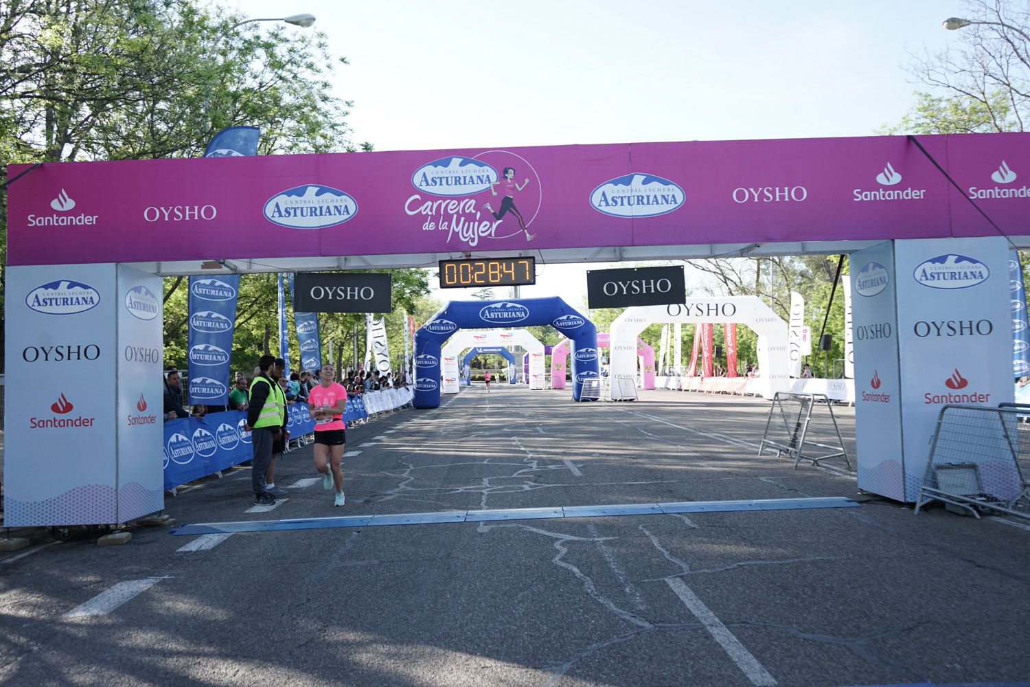 Todas las fotos de meta de la Carrera de la Mujer de Madrid 03095