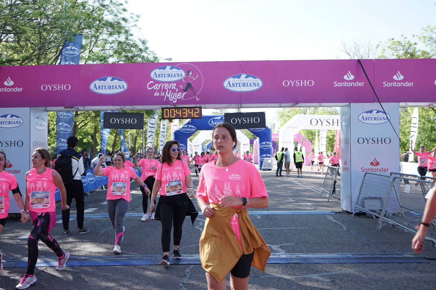 Todas las fotos de meta de la Carrera de la Mujer de Madrid 03287