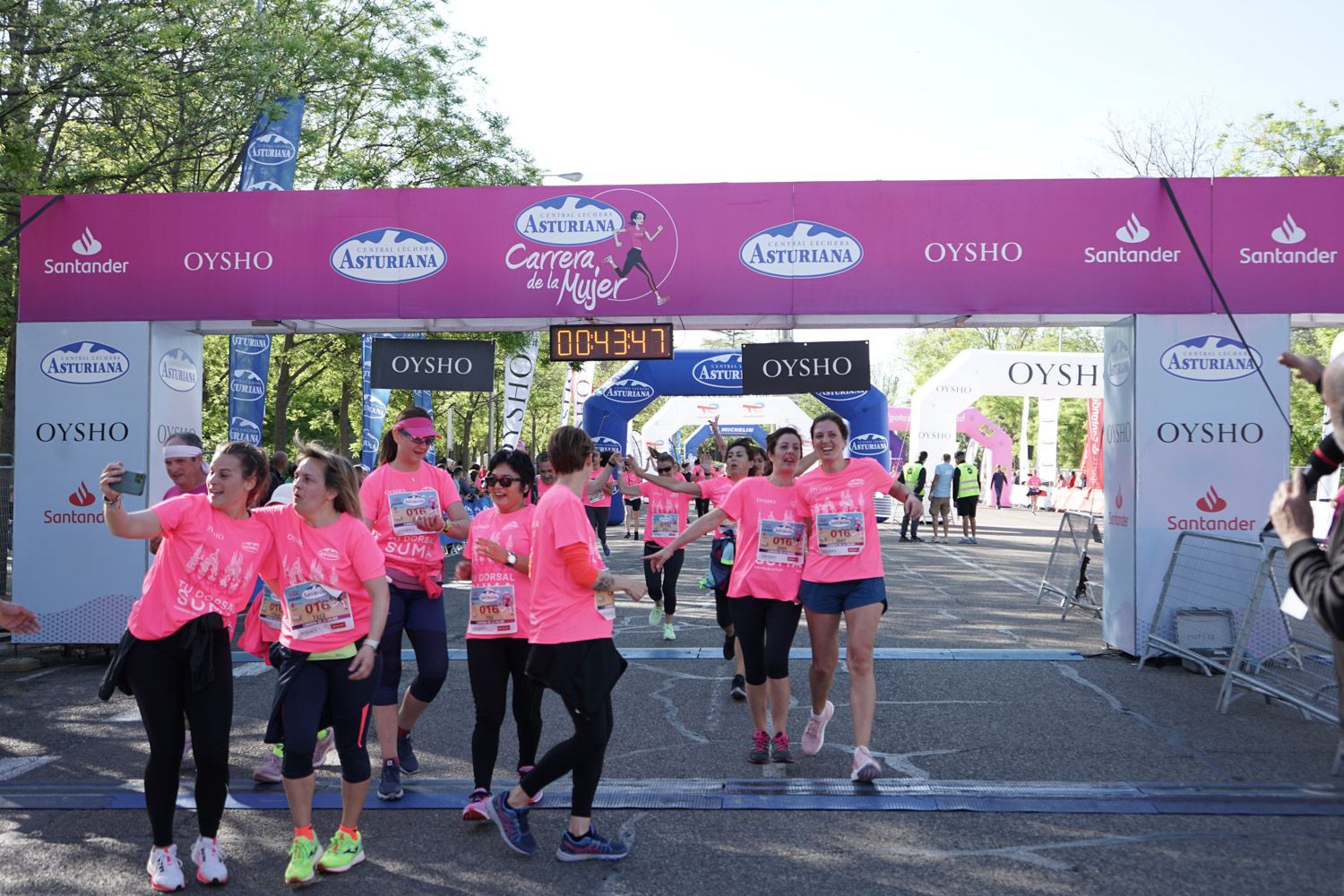 Todas las fotos de meta de la Carrera de la Mujer de Madrid 03288