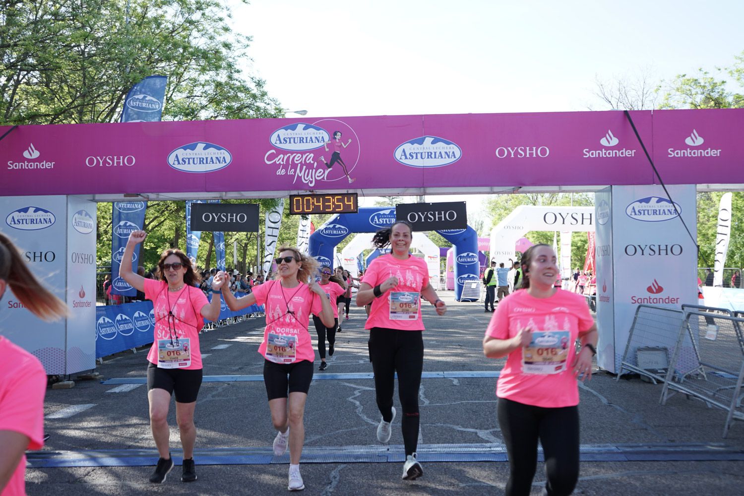 Todas las fotos de meta de la Carrera de la Mujer de Madrid 03290