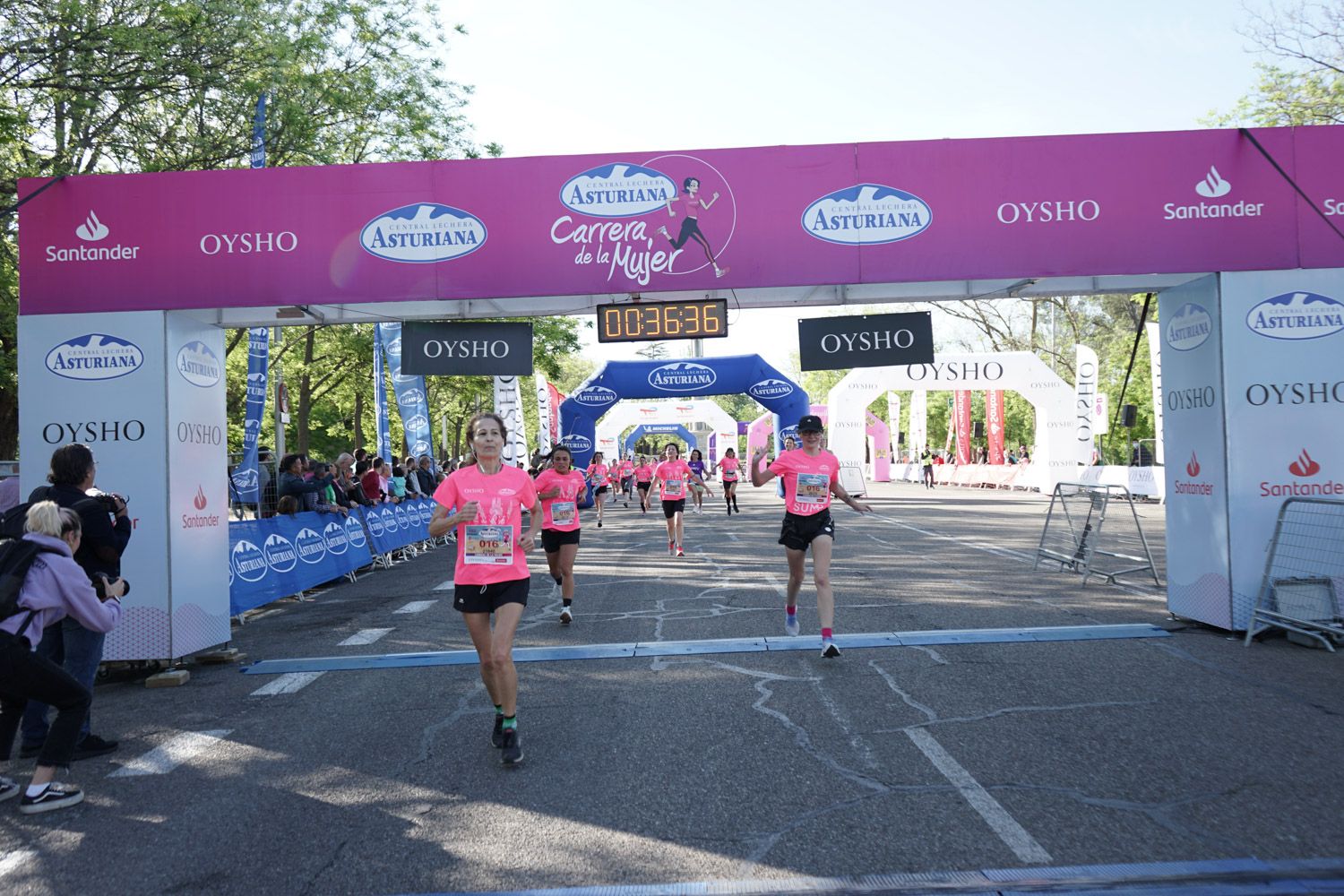 Todas las fotos de meta de la Carrera de la Mujer de Madrid 03193
