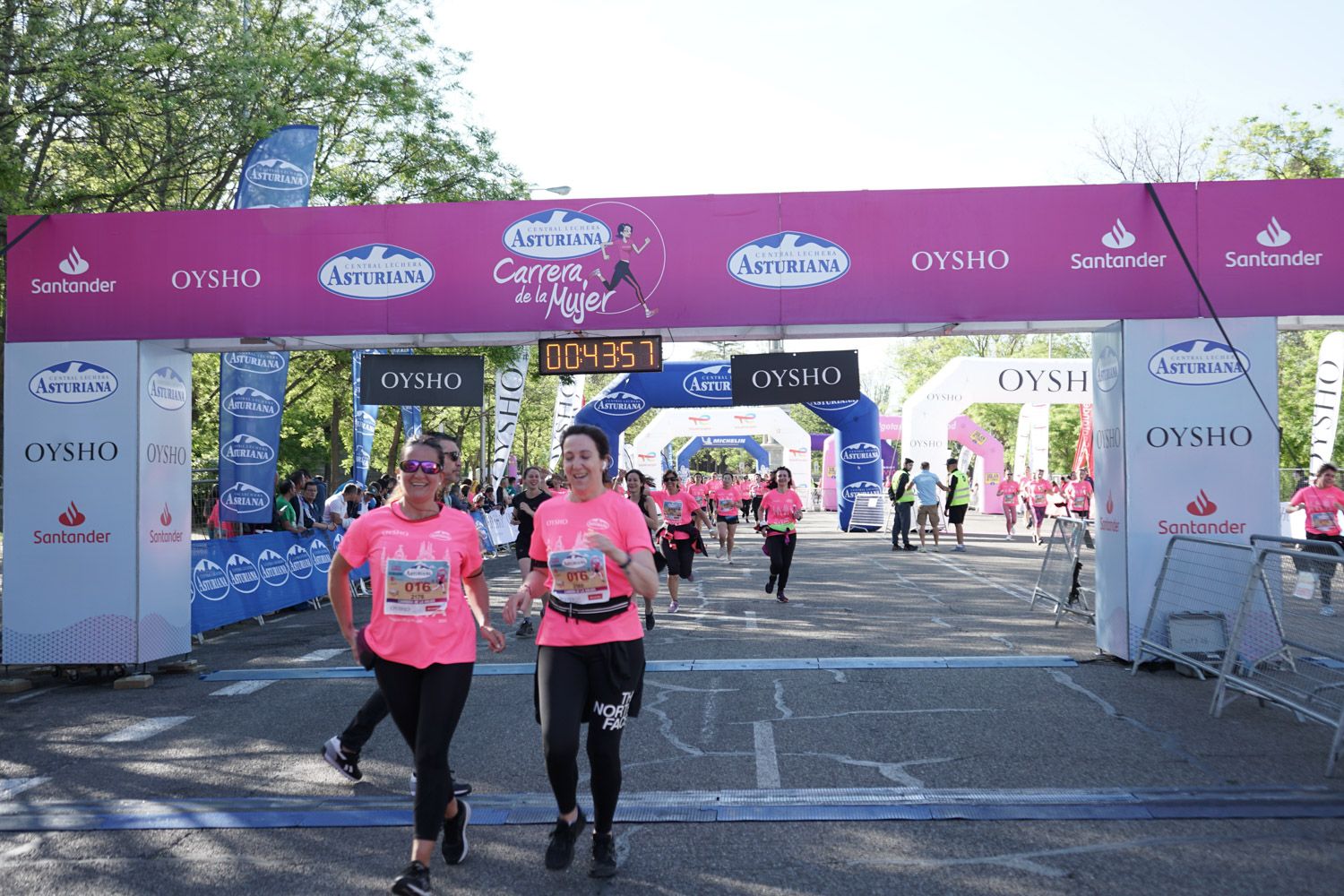 Todas las fotos de meta de la Carrera de la Mujer de Madrid 03291