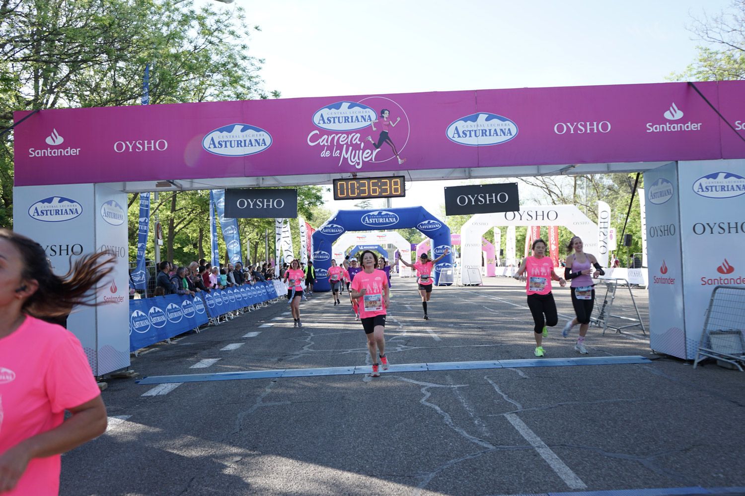 Todas las fotos de meta de la Carrera de la Mujer de Madrid 03194