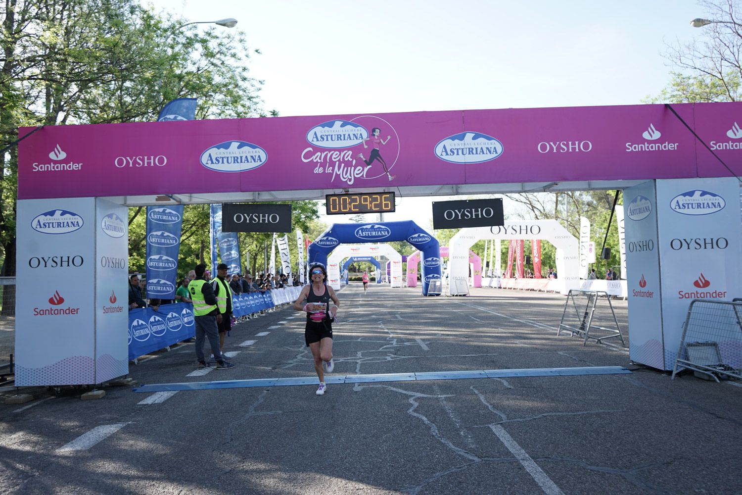 Todas las fotos de meta de la Carrera de la Mujer de Madrid 03100