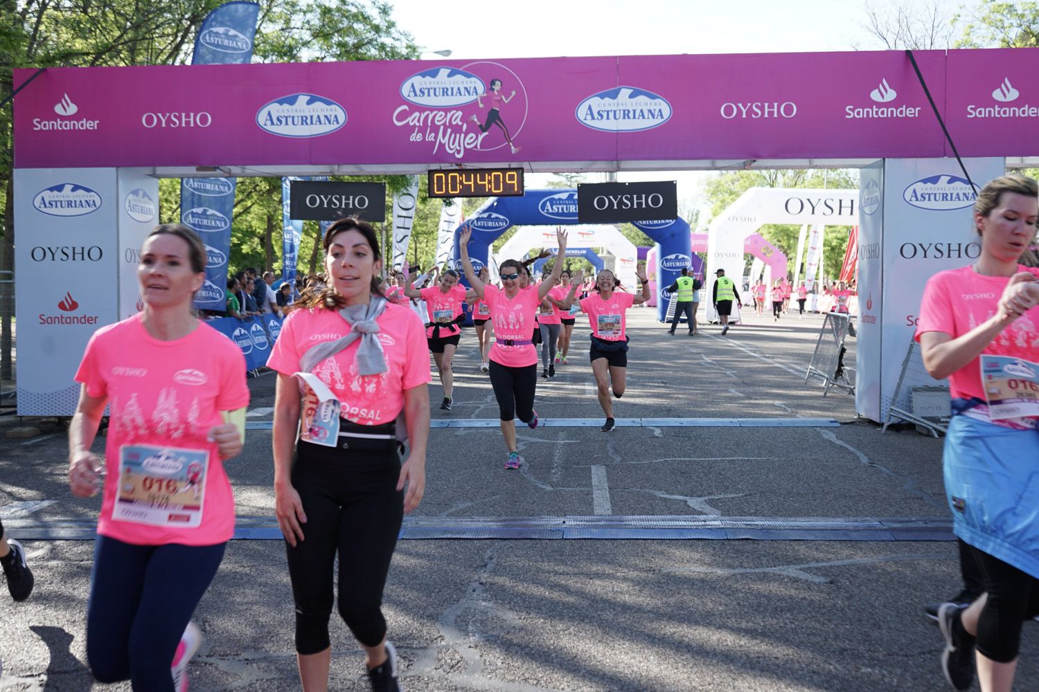 Todas las fotos de meta de la Carrera de la Mujer de Madrid 03293