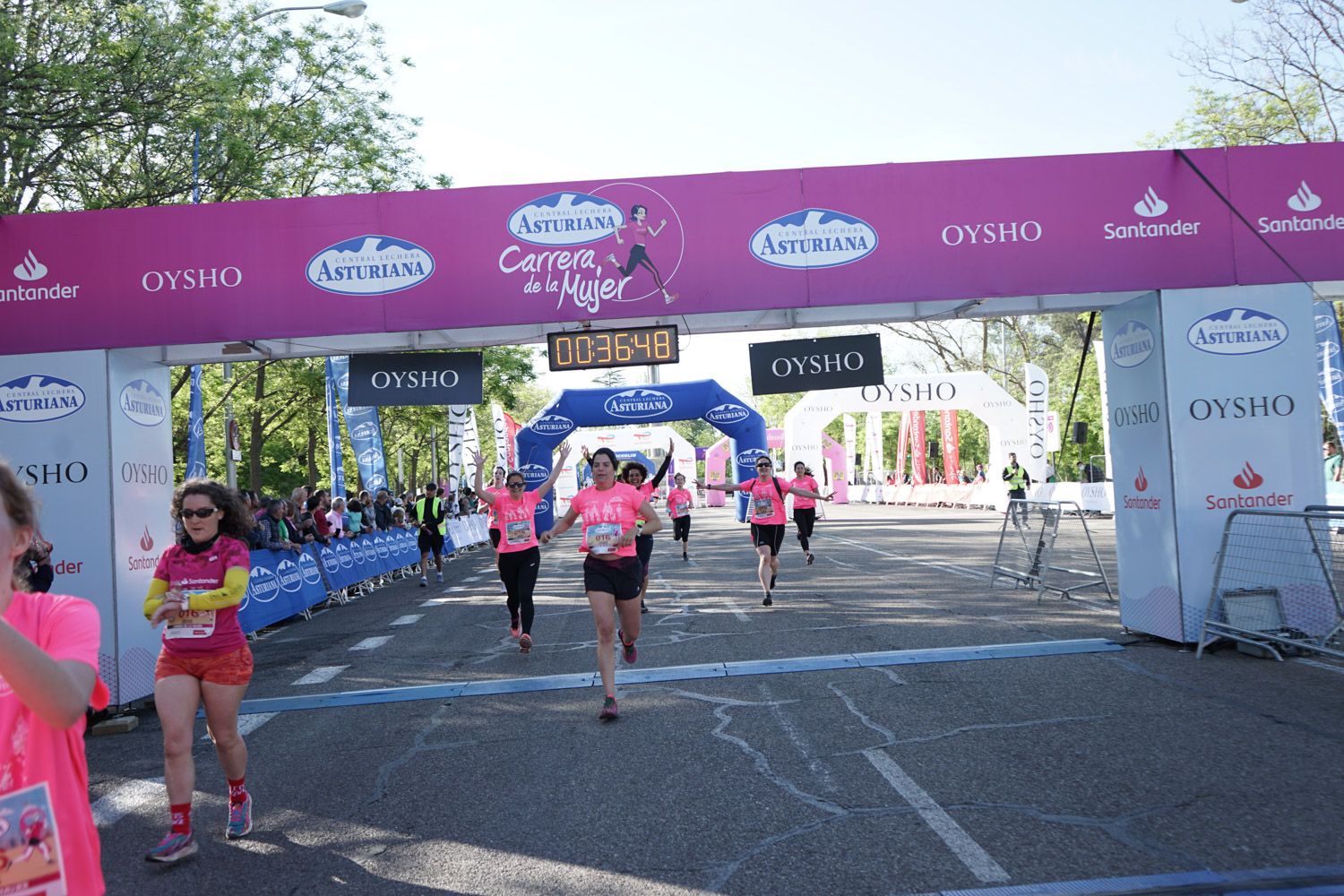 Todas las fotos de meta de la Carrera de la Mujer de Madrid 03197