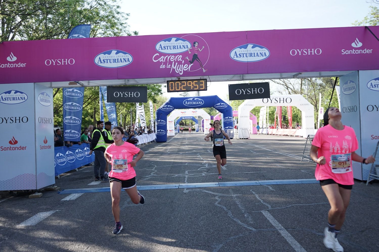 Todas las fotos de meta de la Carrera de la Mujer de Madrid 03105
