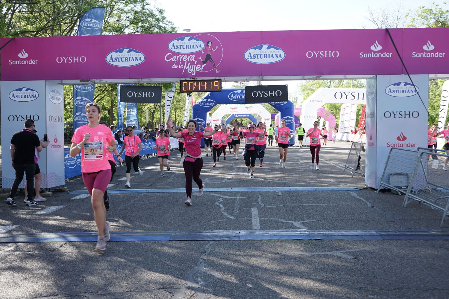 Todas las fotos de meta de la Carrera de la Mujer de Madrid 03296