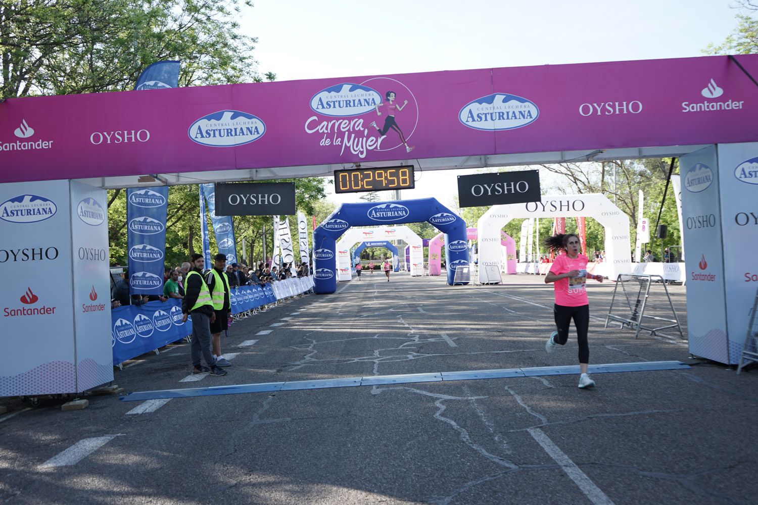 Todas las fotos de meta de la Carrera de la Mujer de Madrid 03106
