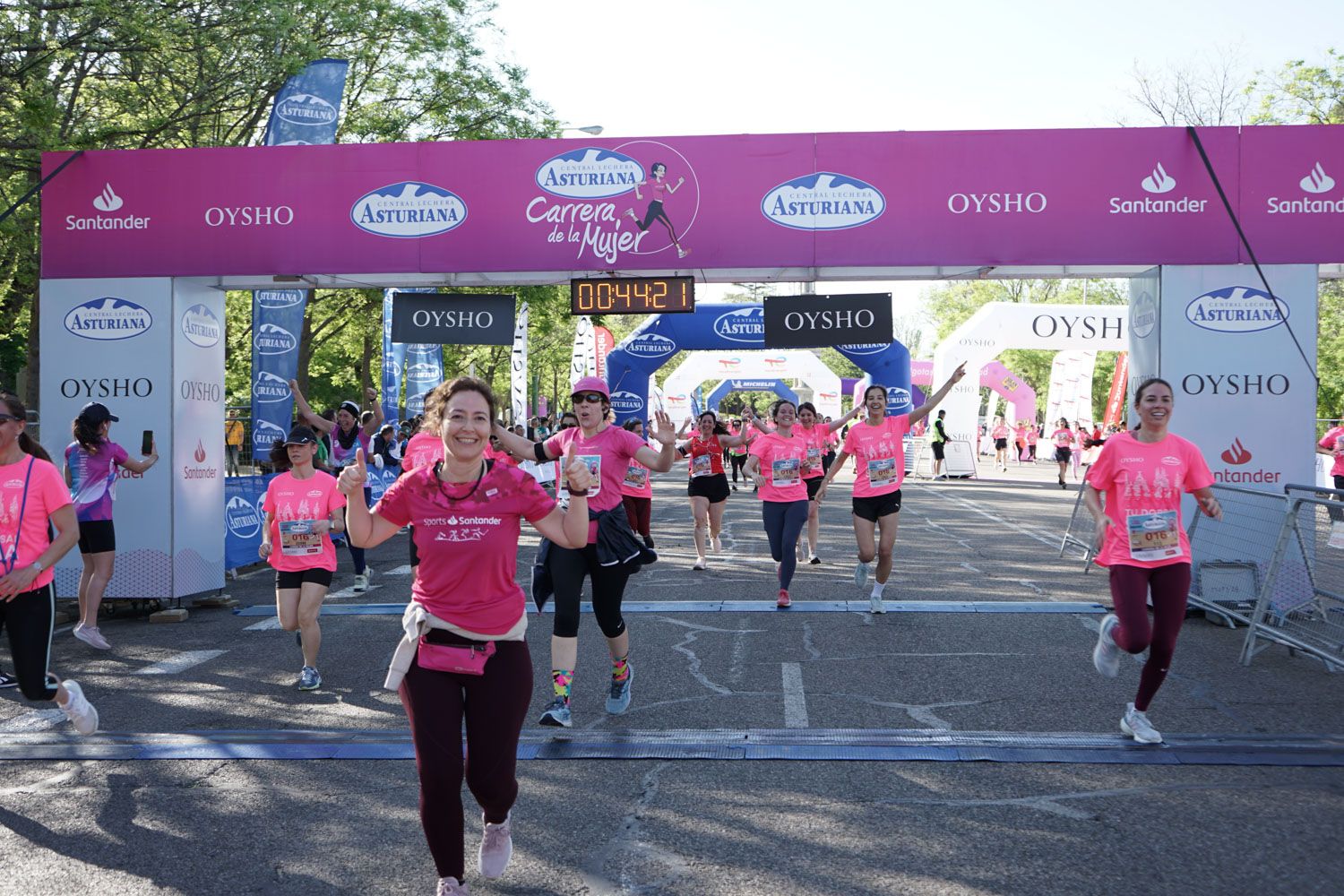 Todas las fotos de meta de la Carrera de la Mujer de Madrid 03297