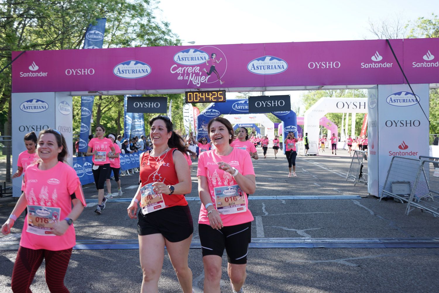 Todas las fotos de meta de la Carrera de la Mujer de Madrid 03299