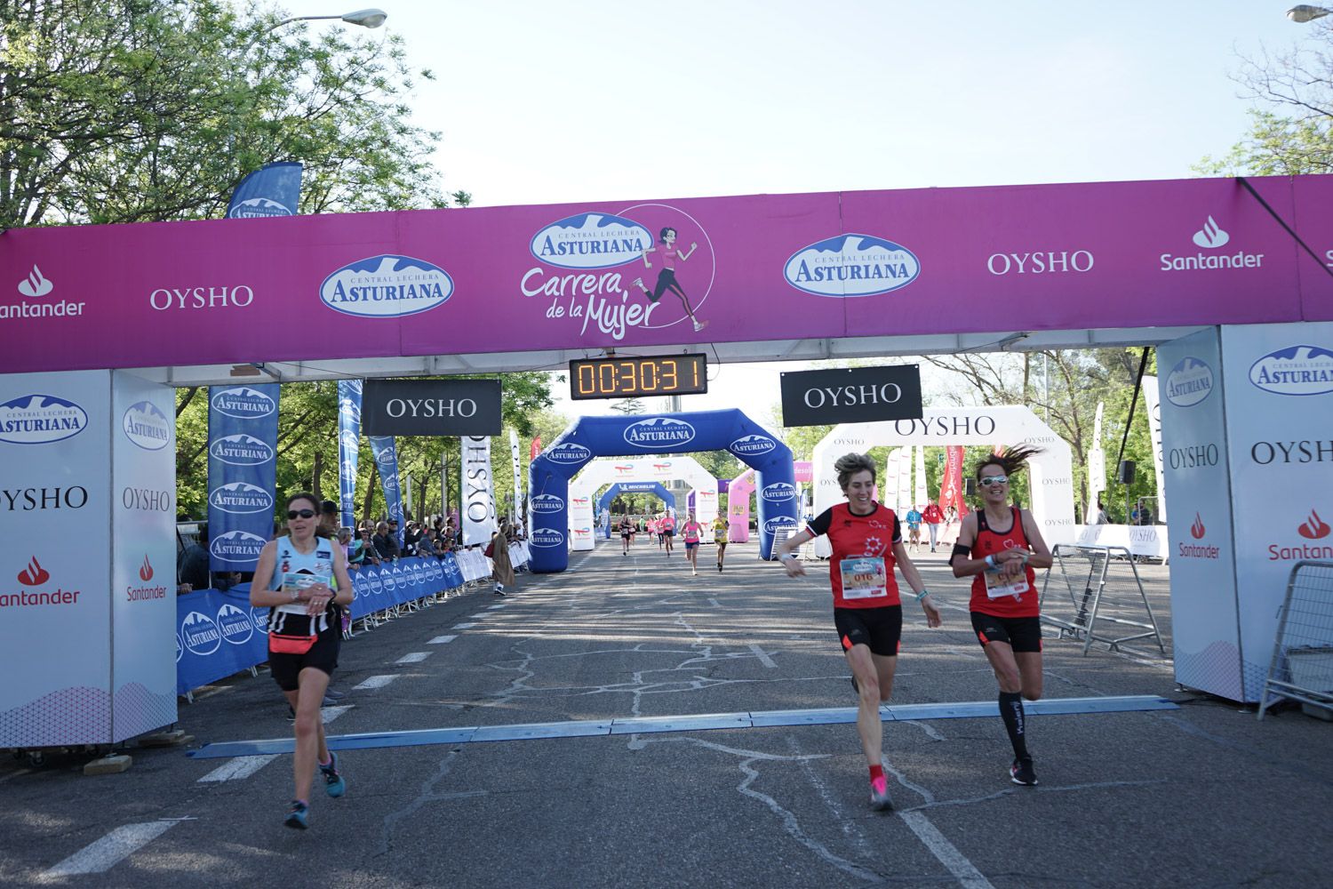 Todas las fotos de meta de la Carrera de la Mujer de Madrid 03110