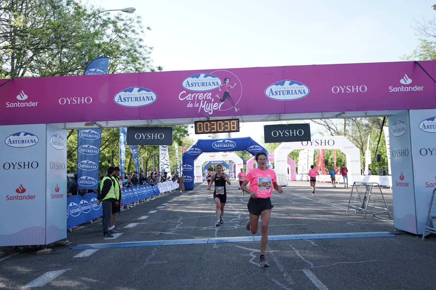 Todas las fotos de meta de la Carrera de la Mujer de Madrid 03112