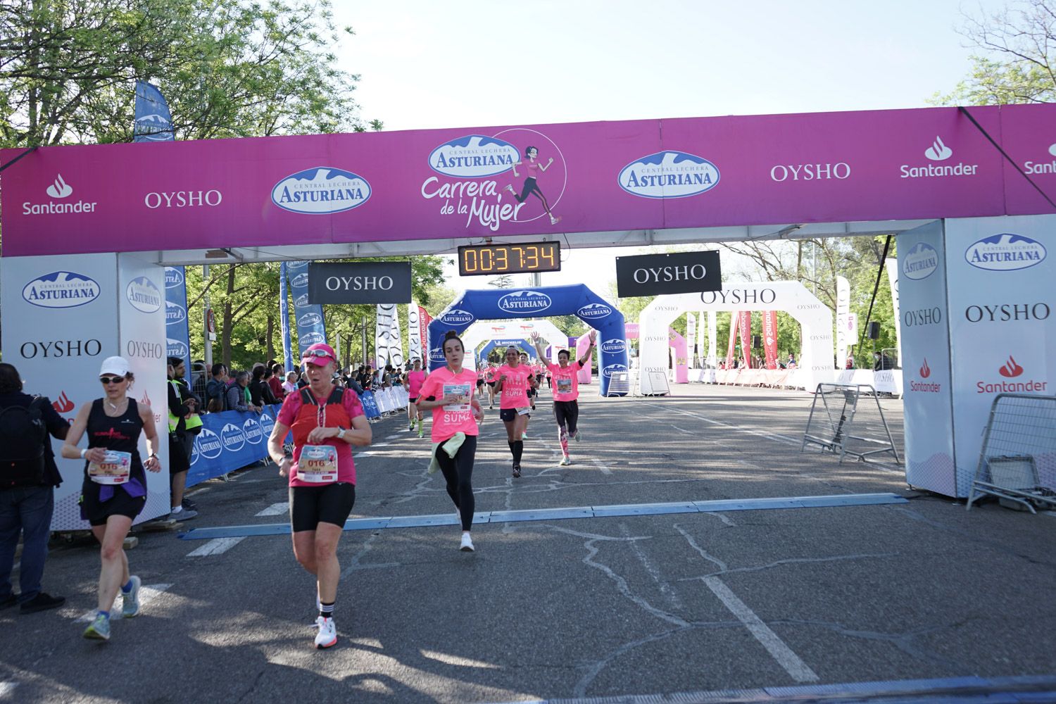 Todas las fotos de meta de la Carrera de la Mujer de Madrid 03208