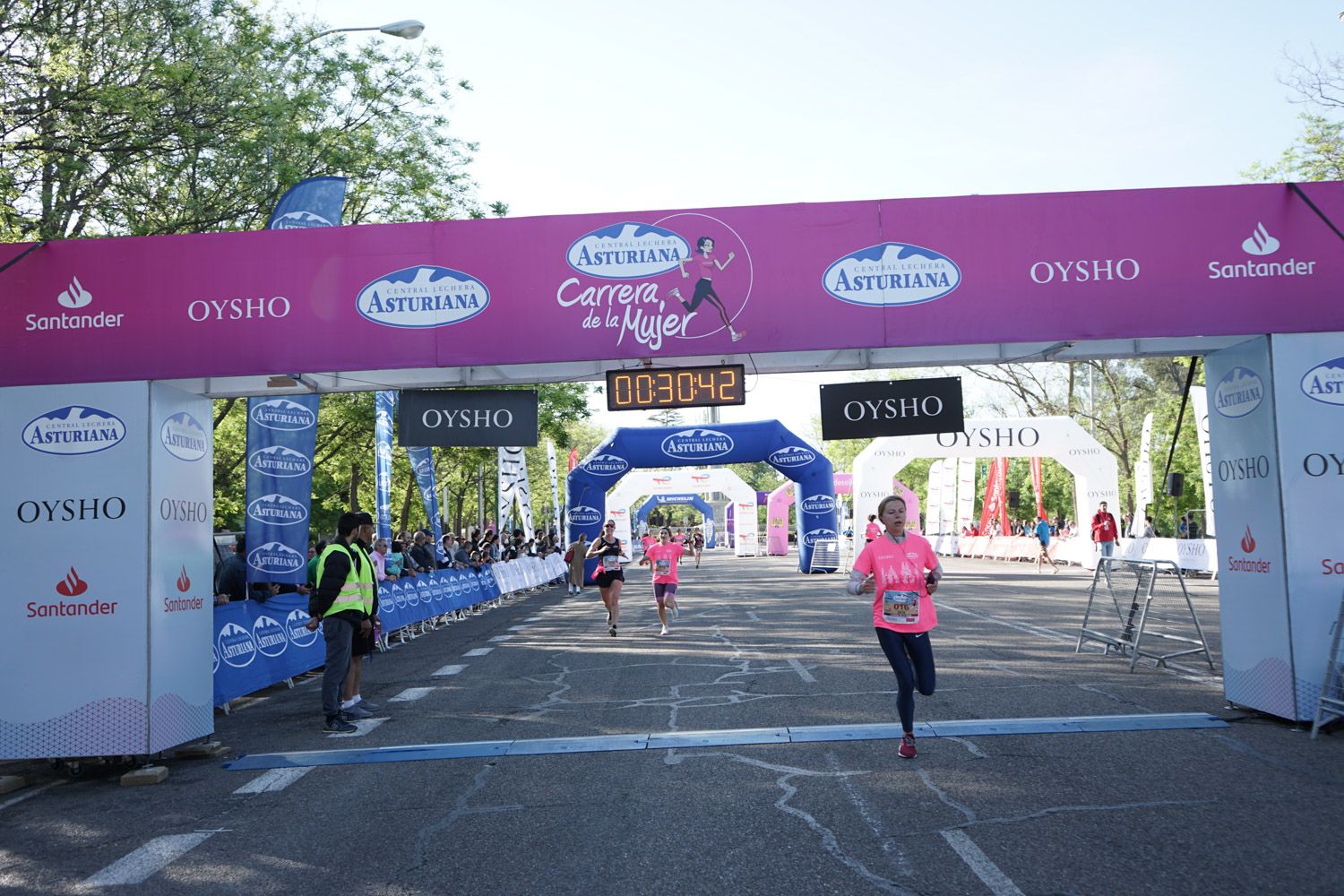 Todas las fotos de meta de la Carrera de la Mujer de Madrid 03113