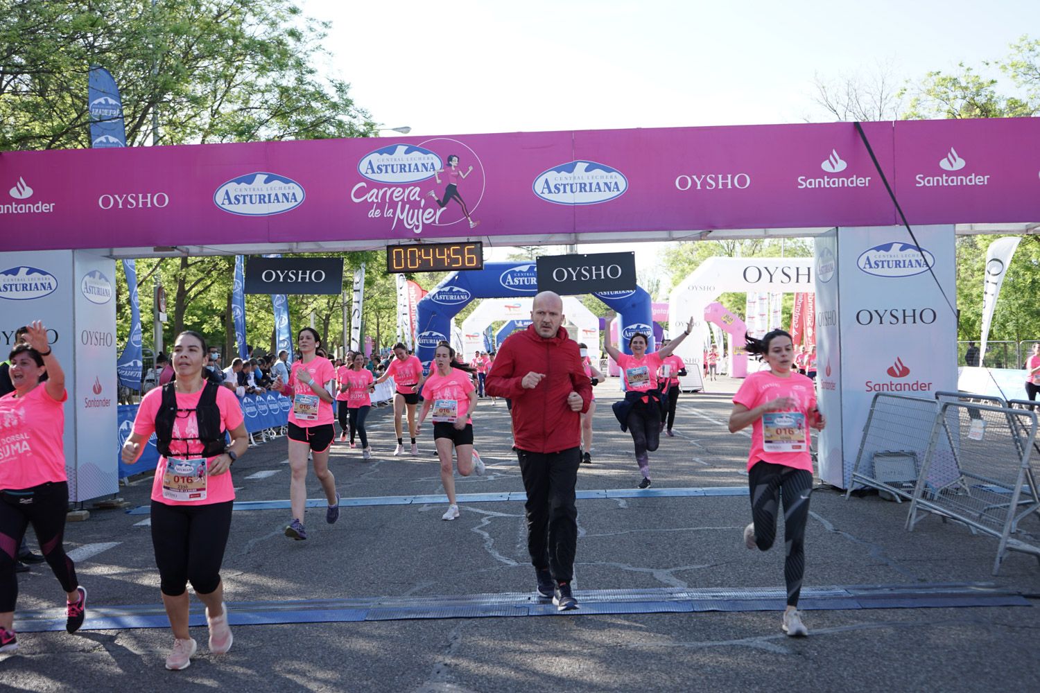 Todas las fotos de meta de la Carrera de la Mujer de Madrid 03307