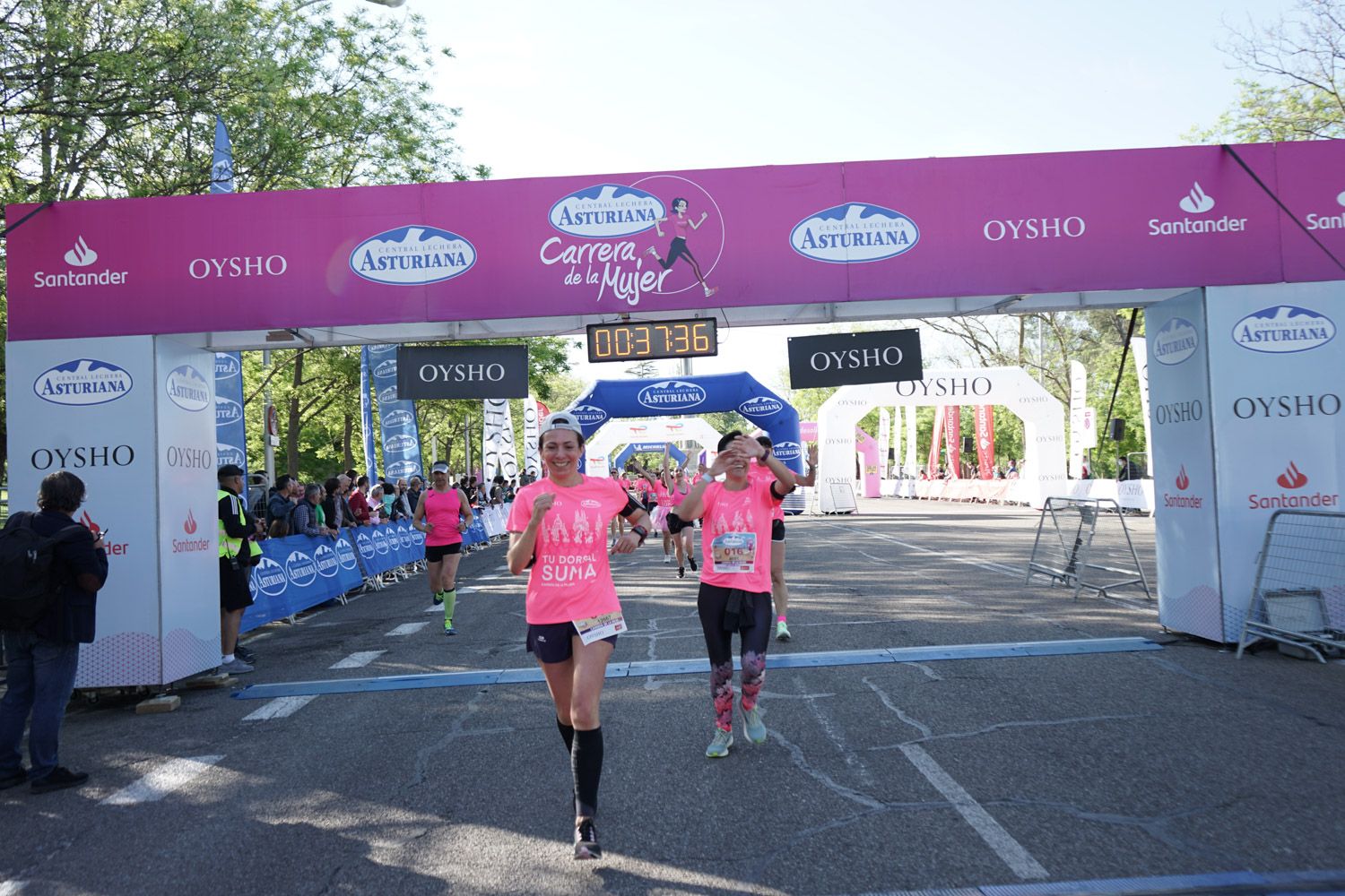 Todas las fotos de meta de la Carrera de la Mujer de Madrid 03209