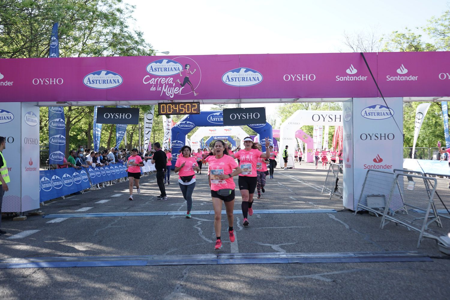 Todas las fotos de meta de la Carrera de la Mujer de Madrid 03308