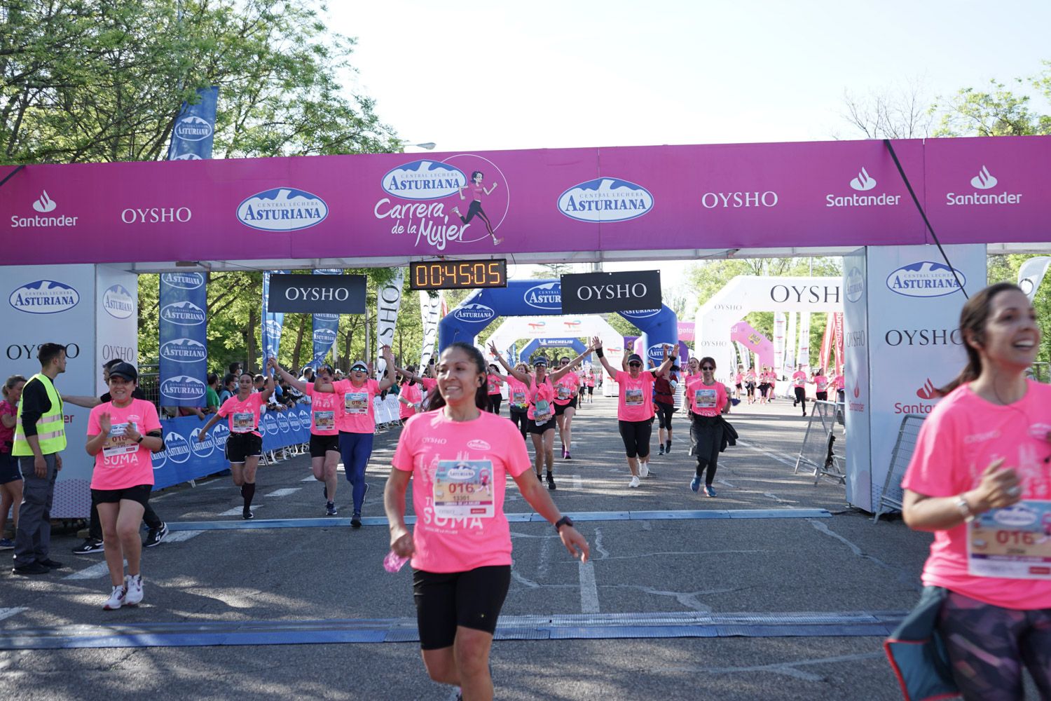 Todas las fotos de meta de la Carrera de la Mujer de Madrid 03309