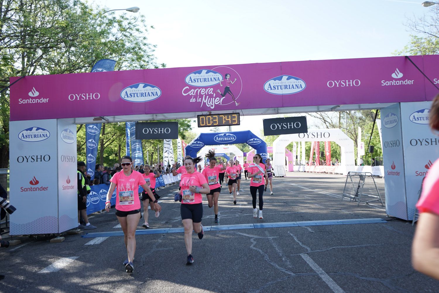 Todas las fotos de meta de la Carrera de la Mujer de Madrid 03211