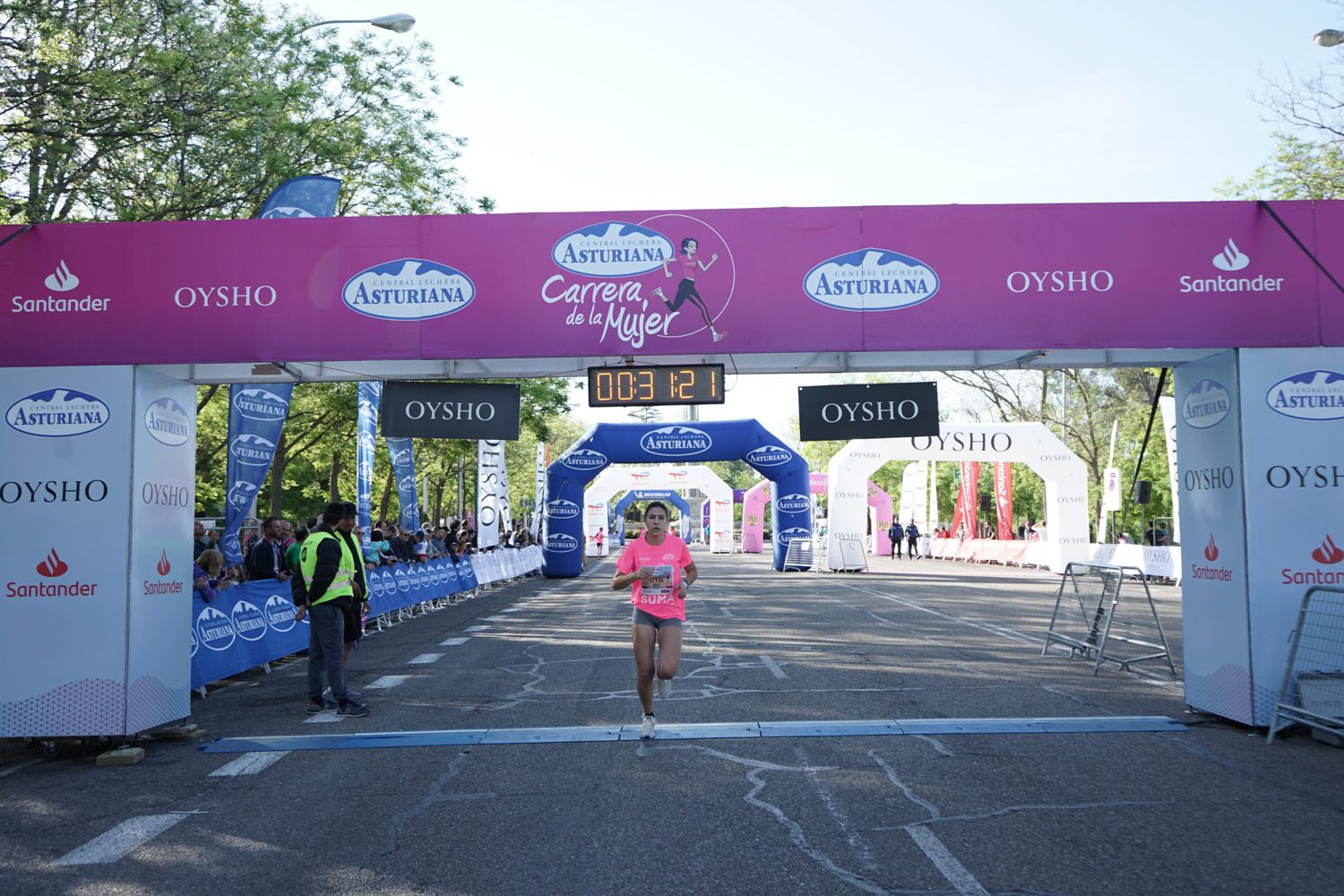 Todas las fotos de meta de la Carrera de la Mujer de Madrid 03117