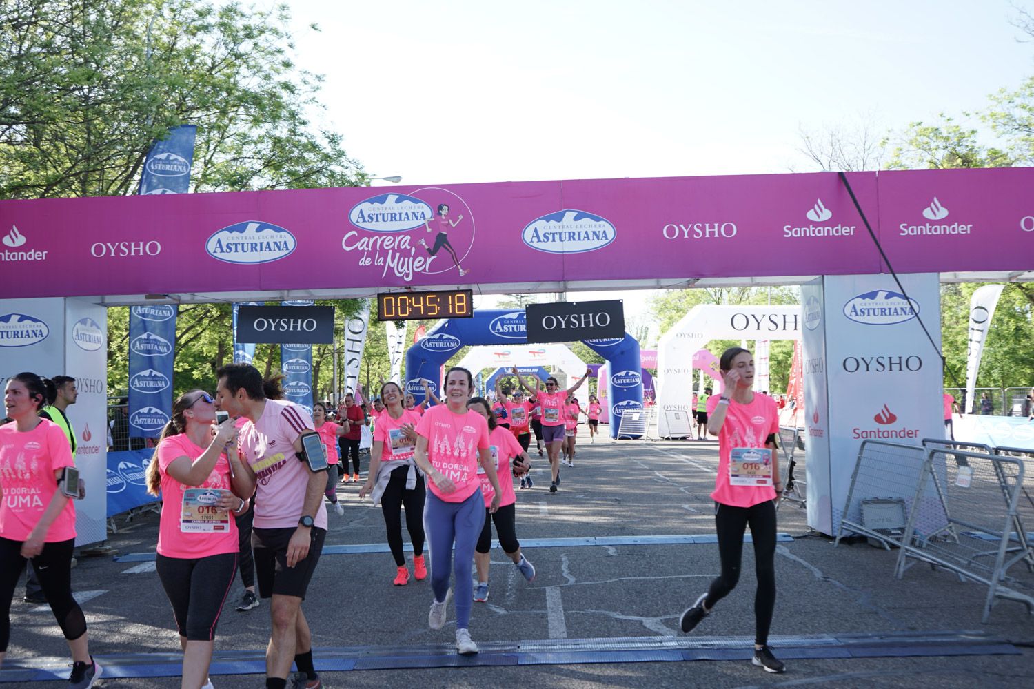 Todas las fotos de meta de la Carrera de la Mujer de Madrid 03312